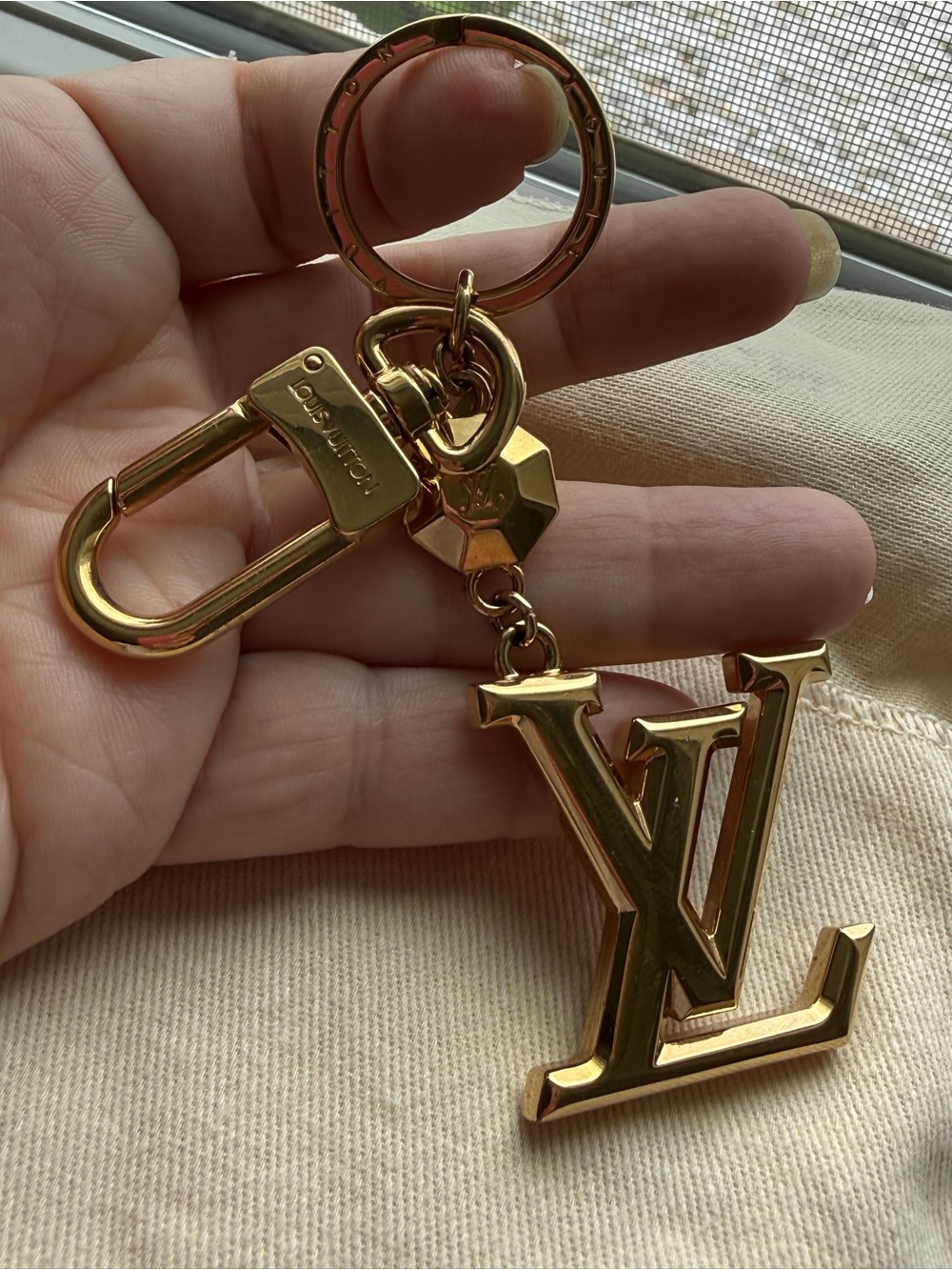 Authentic Louis Vuitton Facettes Bag Charm / Key Holder - Picture 5 of 9